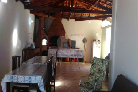 Casa à venda com 4 quartos, sendo 2 suítes, em Loteamento Jardim Parque das Palmeiras, Serra Negra, SP