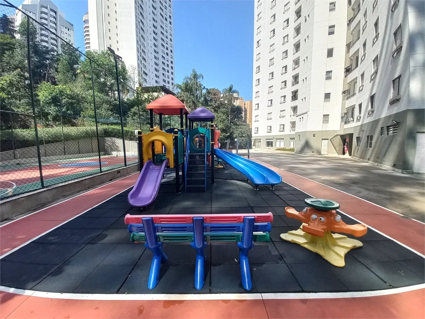 Apartamento à venda com 3 quartos, sendo 1 suíte,  em Vila Andrade, São Paulo, SP
