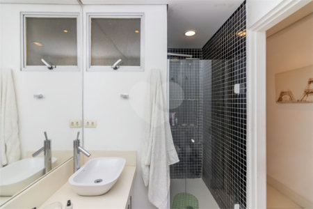 Apartamento à venda com 3 quartos, sendo 1 suíte, em Itaim Bibi, São Paulo, SP