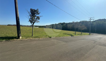 Terreno à venda com 1 suíte no condomínio Village Saint Charbel, Araçoiaba da Serra - SP