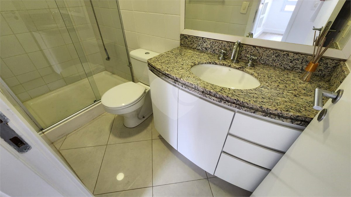 Apartamento à venda com 3 quartos, sendo 2 suítes,  em Paraíso do Morumbi, São Paulo, SP