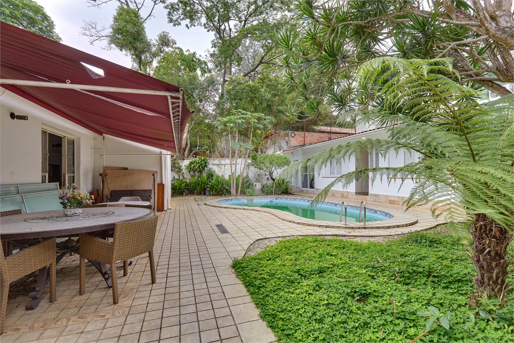 Casa Térrea à venda ou para alugar com 5 quartos, sendo 2 suítes, em Granja Julieta, São Paulo, SP
