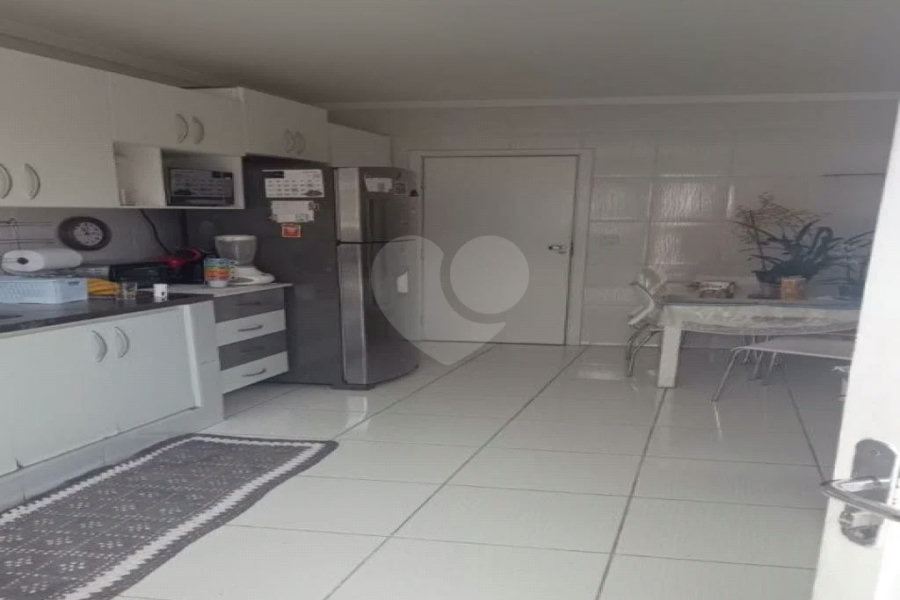 Ótimo sobrado à venda, ao lado do Roldão na Av. Cupece.