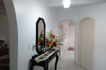 Sobrado à venda com 3 suítes em Jardim Realce, Suzano, SP