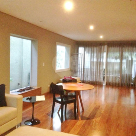 Sobrado à venda com 4 quartos, sendo 1 suíte, em Jardim Novo Mundo, São Paulo, SP