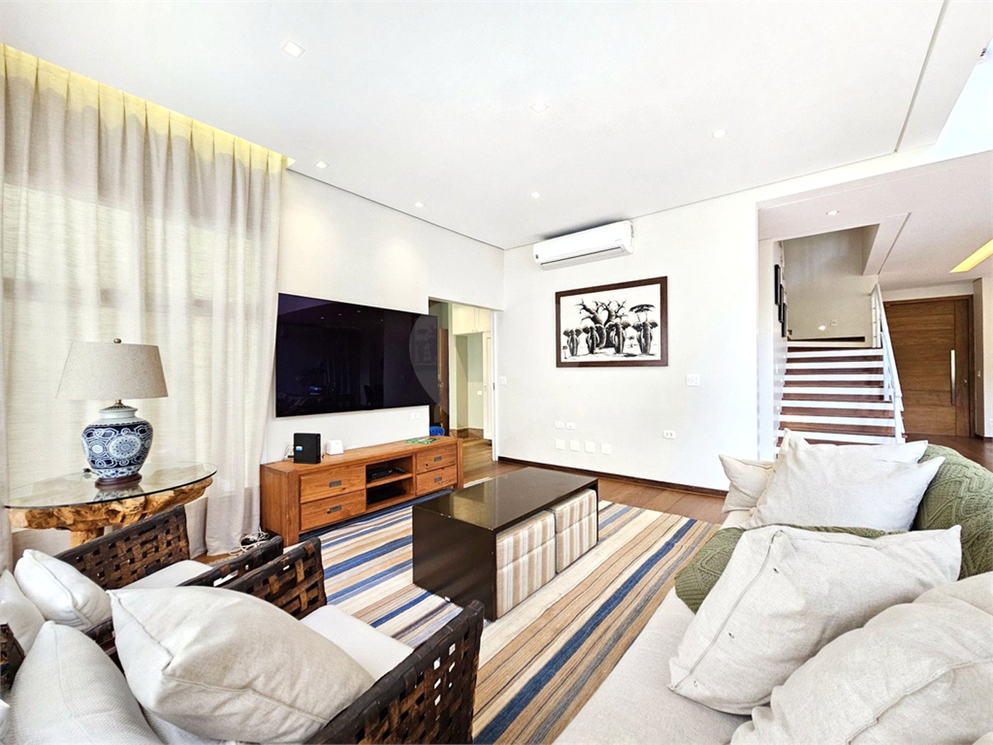 Casa à venda com 4 suítes no condomínio Ville Courchevel, São Paulo - SP