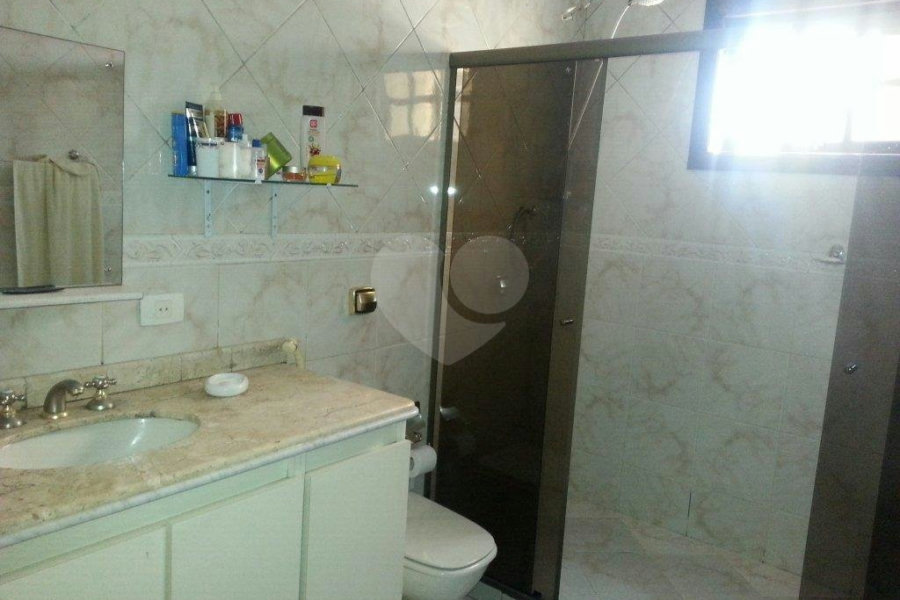 Sobrado à venda ou para alugar com 4 quartos, sendo 1 suíte, em Parada Inglesa, São Paulo, SP