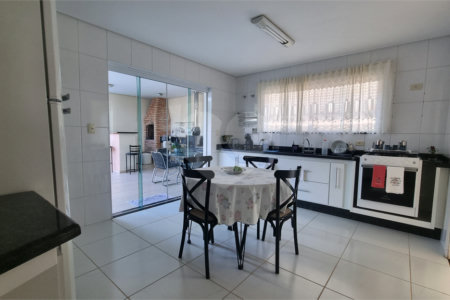 Casa à venda com 4 quartos, sendo 3 suítes,  no condomínio Residencial Villa dos Inglezes, Sorocaba - SP