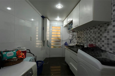 Casa à venda com 3 quartos, sendo 1 suíte, no condomínio Marcia Miyashiro, São Paulo - SP