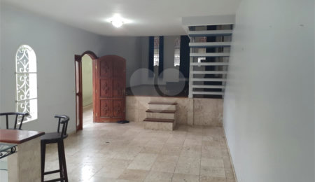 Sobrado à venda com 4 quartos, sendo 2 suítes,  em Tremembé, São Paulo, SP