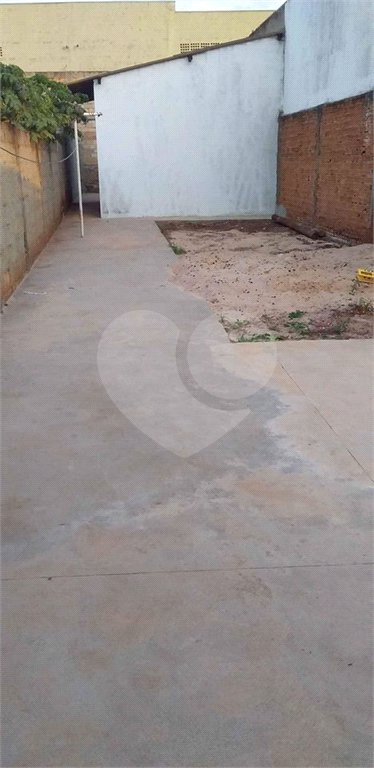Casa térrea em Araraquara/SP.