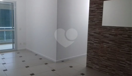 Apartamento para alugar com 3 quartos, sendo 1 suíte,  em Vila Anastácio, São Paulo, SP