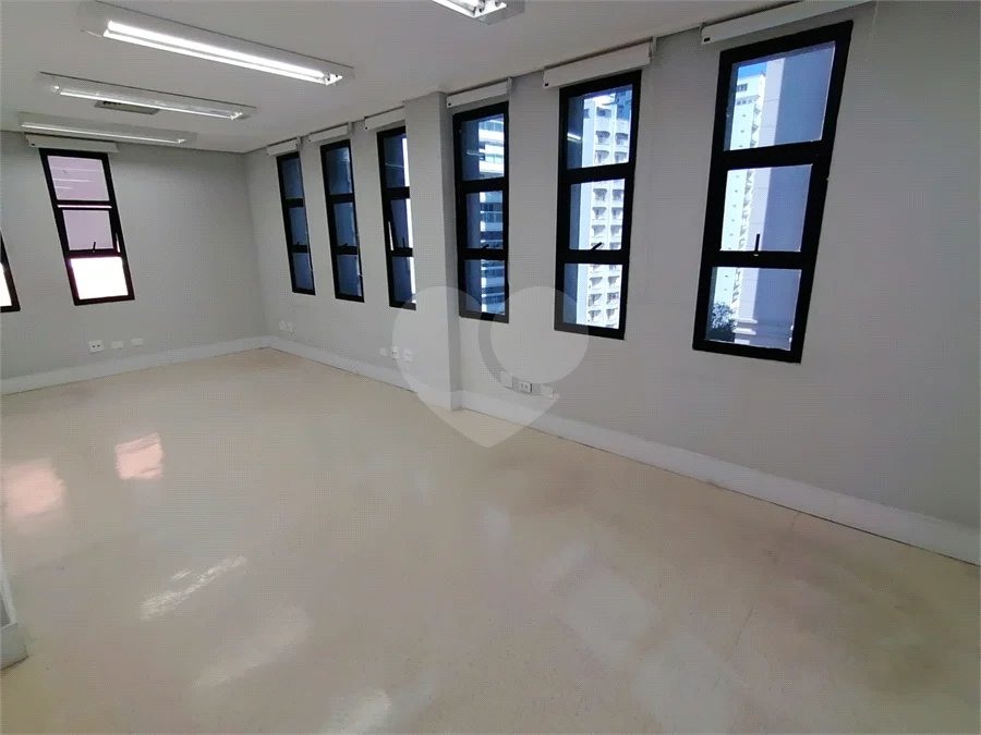 SALA COMERCIAL, 106m2, NO PARAISO