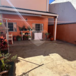 Sobrado a Venda com 3 dormitórios em Atibaia