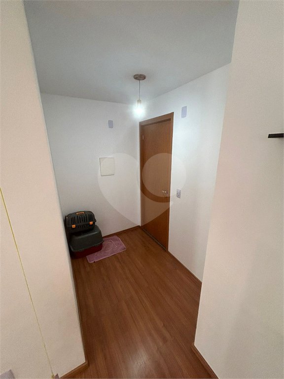 Apartamento de 44m² com vaga na garagem.