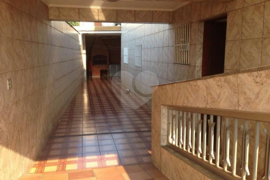 Sobrado à venda com 4 quartos, sendo 1 suíte,  em Jardim Aricanduva, São Paulo, SP