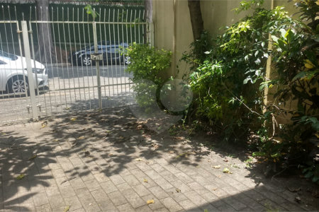 Sobrado à venda com 3 quartos, sendo 1 suíte, em Alto da Boa Vista, São Paulo, SP