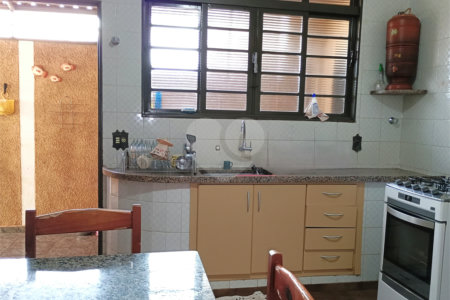 Casa à venda com 3 quartos, sendo 1 suíte, em Parque dos Bandeirantes, Ribeirão Preto, SP