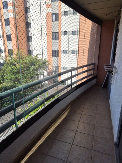 Apartamento à venda com 3 quartos, sendo 1 suíte,  em Cidade São Francisco, São Paulo, SP
