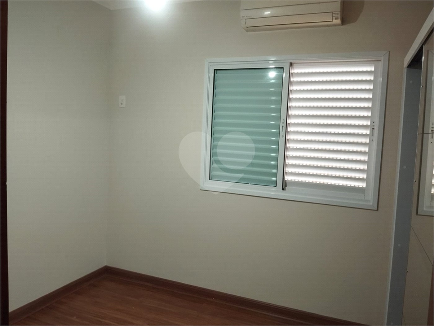 Casa à venda com 3 quartos, sendo 1 suíte,  no condomínio Vila Aracoara, Araraquara - SP