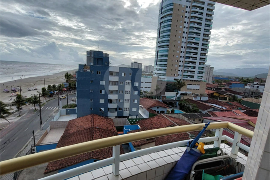 Apartamento à venda com 2 quartos, sendo 1 suíte,  em Vera Cruz, Mongaguá, SP