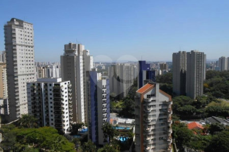 Apartamento à venda com 4 suítes em Vila Suzana, São Paulo, SP