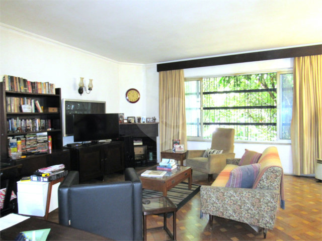Casa à venda com 3 quartos em Moema, São Paulo, SP