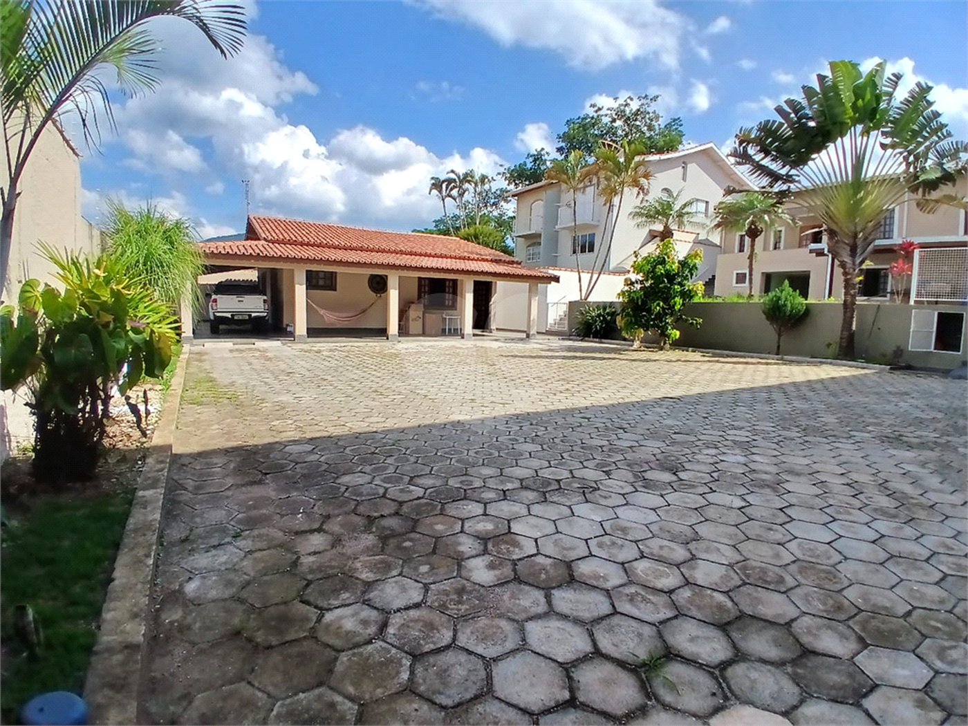 Casa à venda com 5 quartos, sendo 3 suítes, em Vila Santista, Atibaia, SP