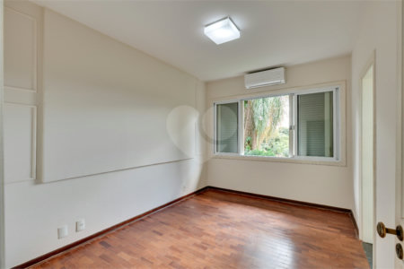 Casa de Vila à venda ou para alugar com 3 suítes em Alto da Boa Vista, São Paulo, SP
