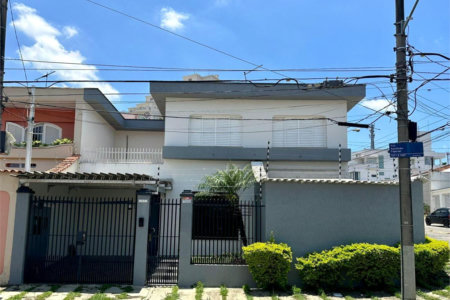 Casa à venda com 4 quartos, sendo 1 suíte, em Vila Oliveira, Mogi das Cruzes, SP