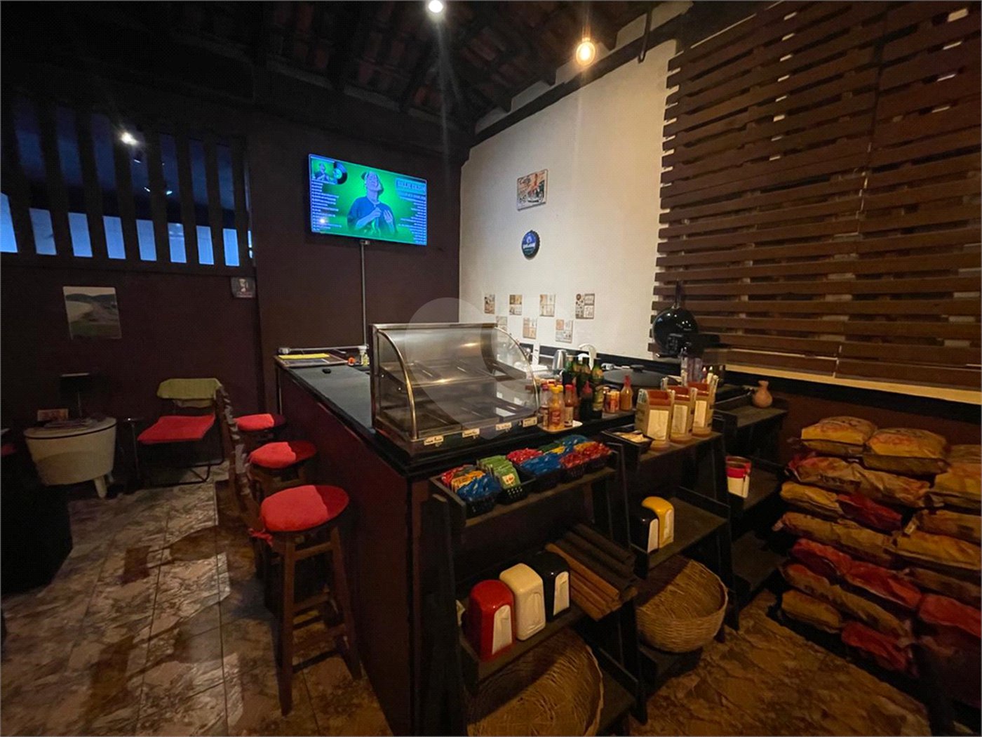 Sobrado à venda com 2 quartos, sendo 1 suíte, em Estância Balneária Hawai, Caraguatatuba, SP