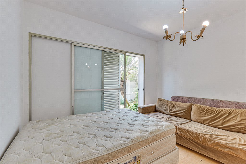Casa de Vila à venda com 4 quartos, sendo 3 suítes,  em Alto da Boa Vista, São Paulo, SP
