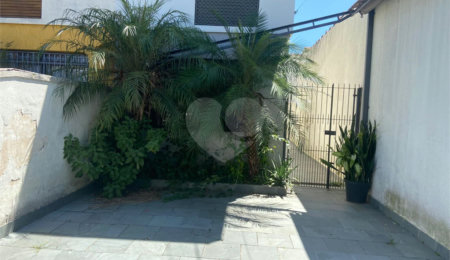 Sobrado à venda com 3 quartos, sendo 1 suíte,  em Parque Maria Domitila, São Paulo, SP