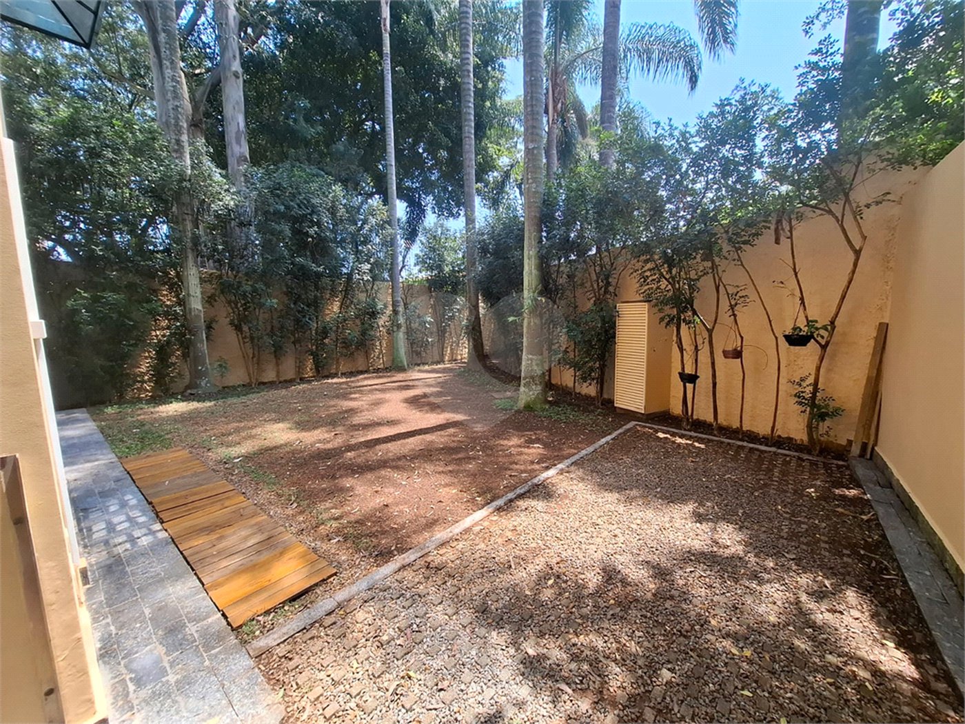 Casa para alugar com 4 quartos, sendo 2 suítes, no condomínio Palm Garden, São Paulo - SP