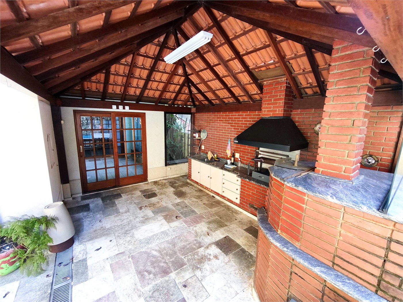 Casa à venda com 3 suítes no condomínio Jd Itatinga, São Paulo - SP