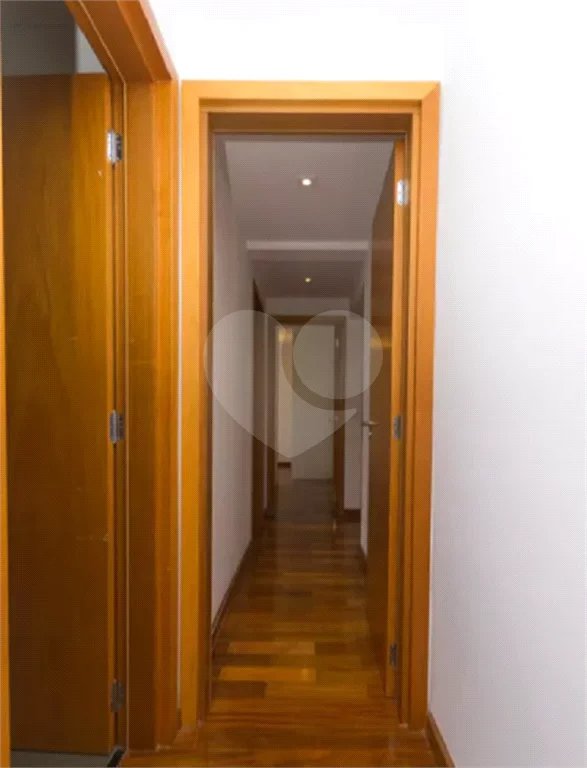 Cobertura duplex à venda na Mooca de 277m² com 3 dormitórios, 1 suíte e 3 vagas.