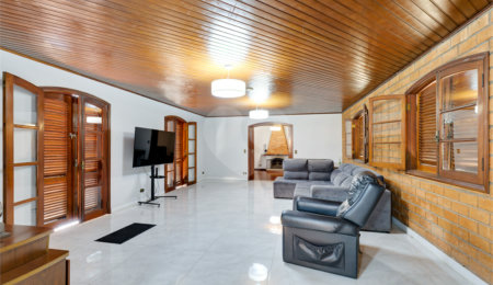 Casa Térrea à venda com 5 quartos, sendo 2 suítes, em Alto da Boa Vista, São Paulo, SP