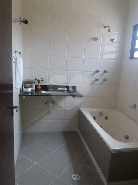 Casa Térrea à venda com 4 quartos, sendo 1 suíte,  em Vila Oliveira, Mogi das Cruzes, SP
