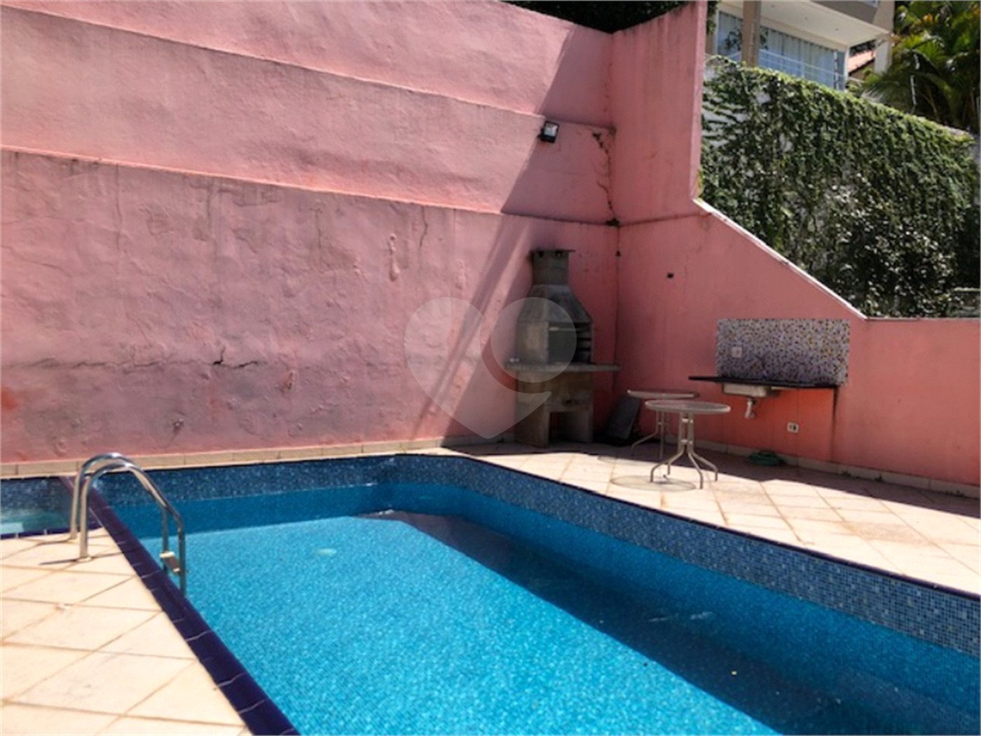 Casa à venda com 4 quartos, sendo 2 suítes,  em Jardim Leonor, São Paulo, SP