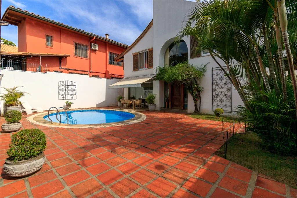 Casa à venda com 4 quartos, sendo 3 suítes, em Jardim Panorama, São Paulo, SP