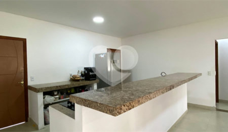 Casa à venda com 4 quartos, sendo 3 suítes, em Taperapuan, Porto Seguro, BA