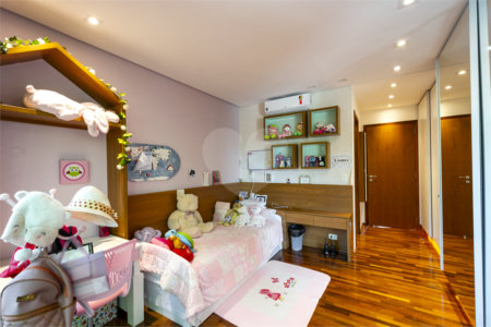 Casa à venda com 4 suítes no condomínio Vila Flora, São Paulo - SP