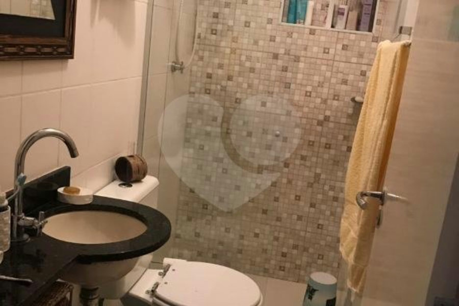 Casa à venda com 2 quartos, sendo 1 suíte, no condomínio Res Santa Inês, São Paulo - SP