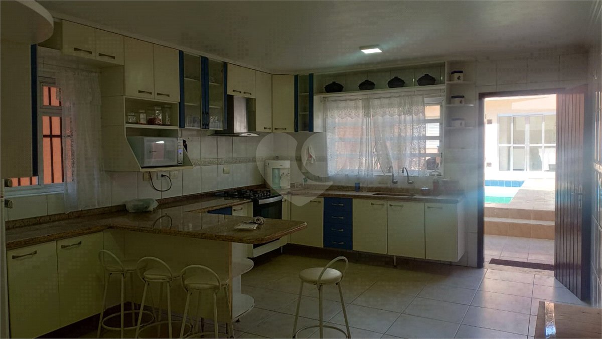 Sobrado à venda com 4 quartos, sendo 1 suíte, em Interlagos, São Paulo, SP
