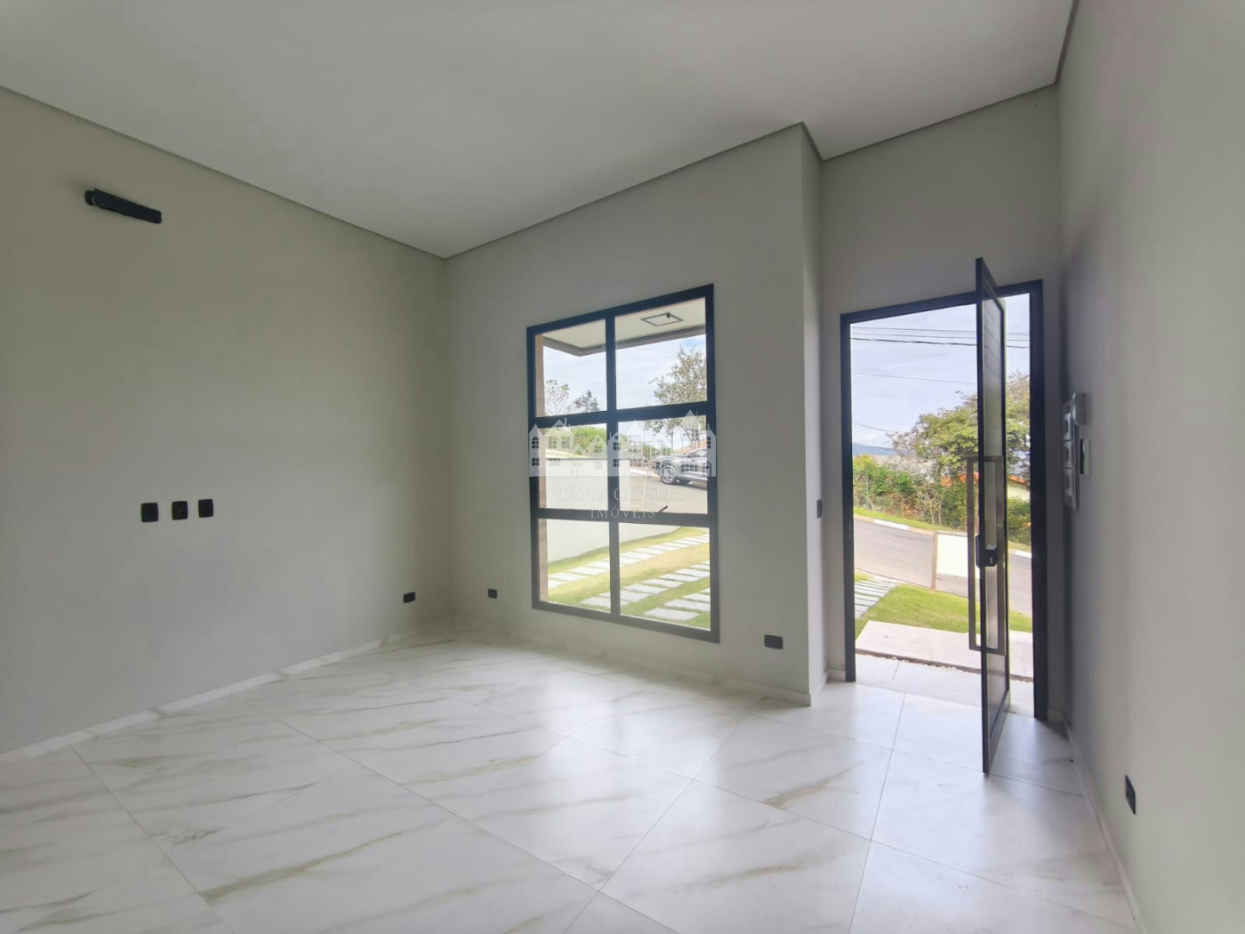 Casa térrea à venda com 4 quartos, sendo 2 suítes, no condomínio Alto da Floresta, Bom Jesus dos Perdões - SP