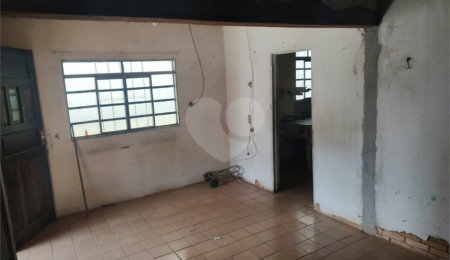 Casa à venda com 2 quartos, sendo 1 suíte, no Centro, Jarinu, SP
