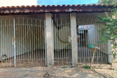 Casa ampla em bairro tranquilo – excelente oportunidade para morar ou investir!