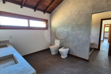 Casa à venda com 8 quartos, sendo 7 suítes, em Ferradura, Armação dos Búzios, RJ