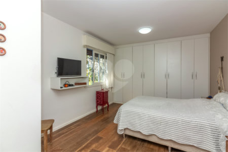 Casa à venda com 4 quartos, sendo 2 suítes, em Chácara Flora, São Paulo, SP