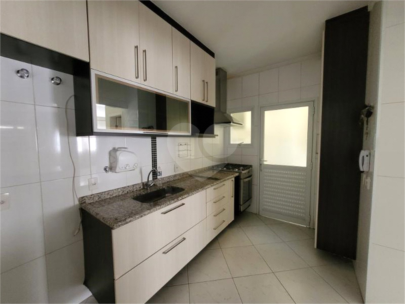 Casa à venda com 3 quartos, sendo 1 suíte,  no condomínio Maximus I, São Paulo - SP